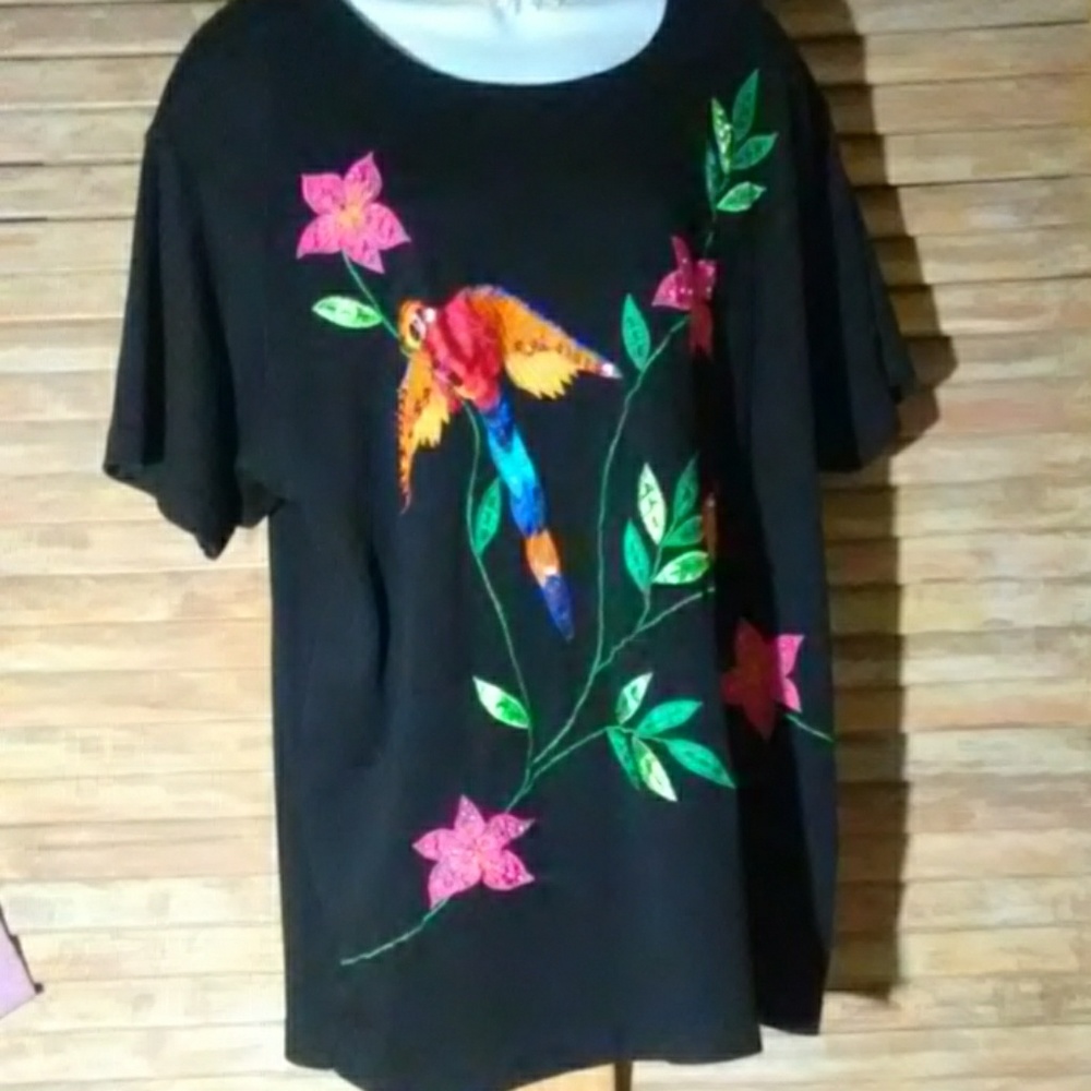🐦NWOT🐦 TROPICAL 3-D APPLIQUE TOP